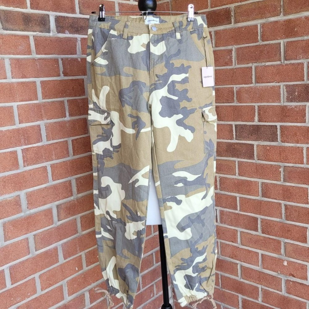 NWT Superdown Camo Pants